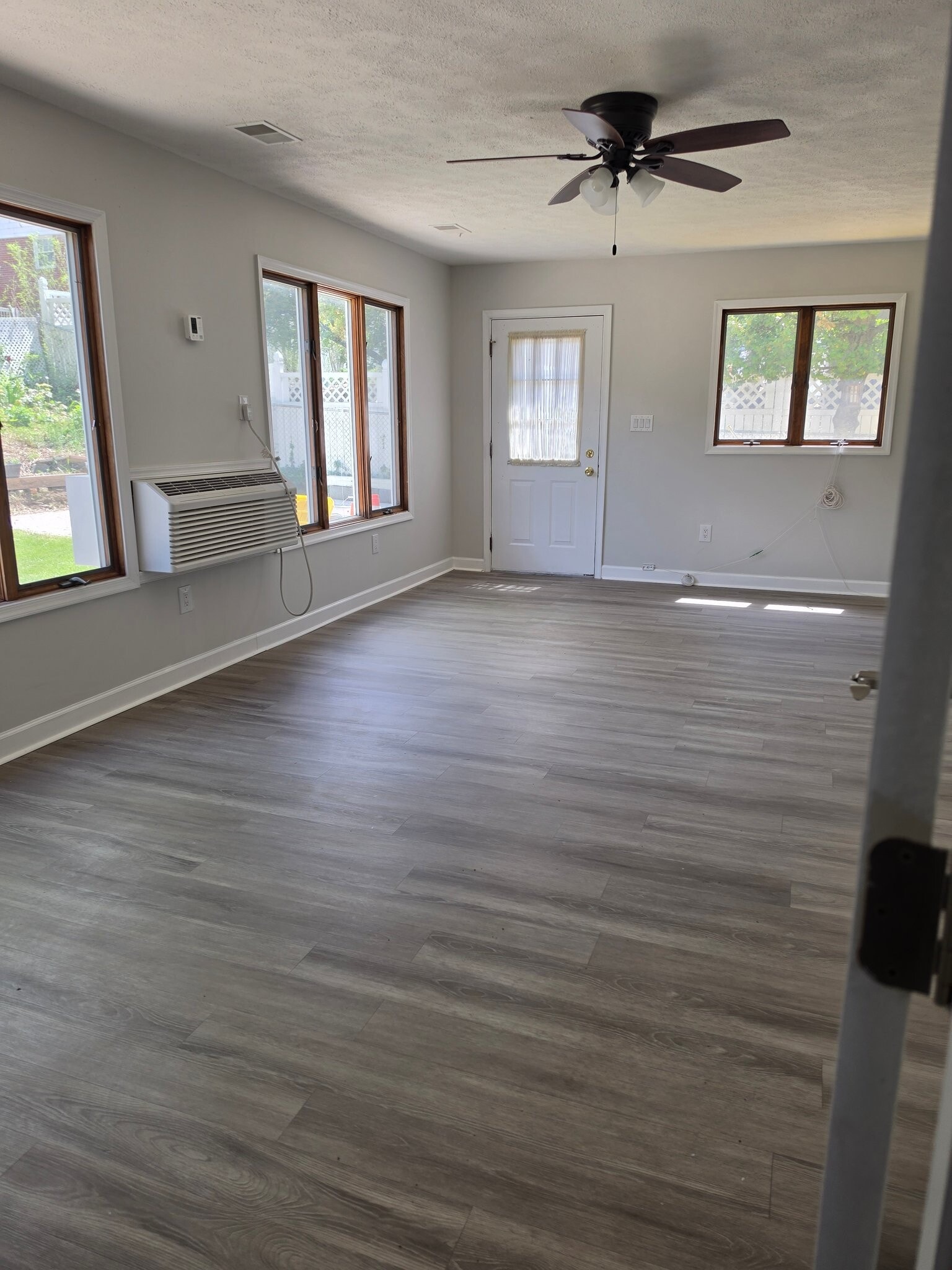 Building Photo - 5825 Lamont Dr