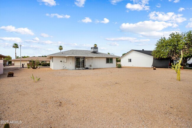 Building Photo - 12543 W Parkwood Dr