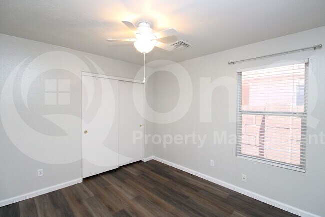 Building Photo - 4526 E Windsong Dr