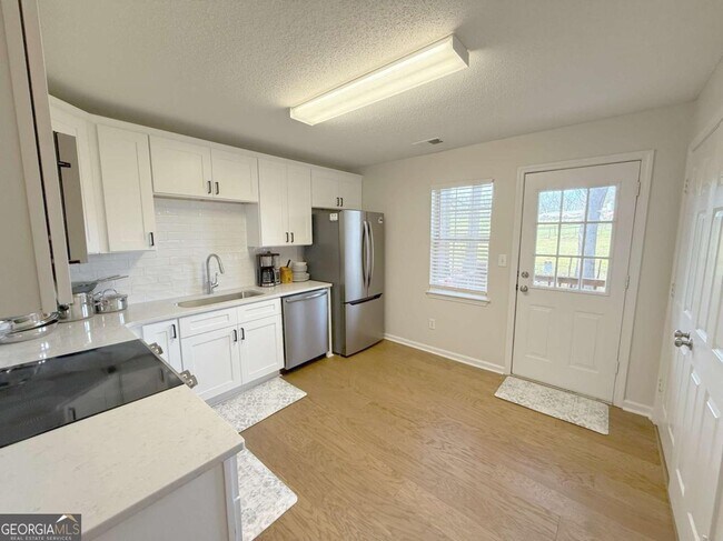 Building Photo - 100 Woodstone Dr