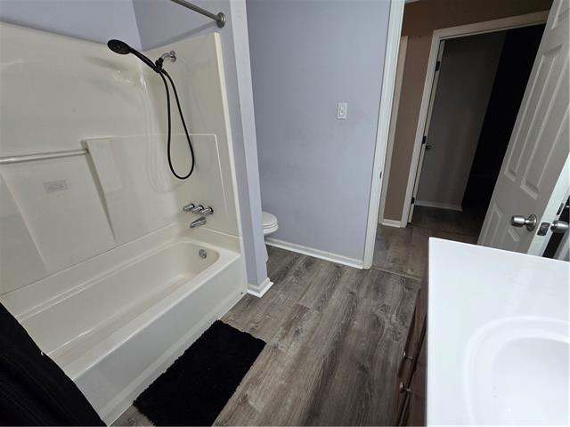 Building Photo - 10483 River Rd