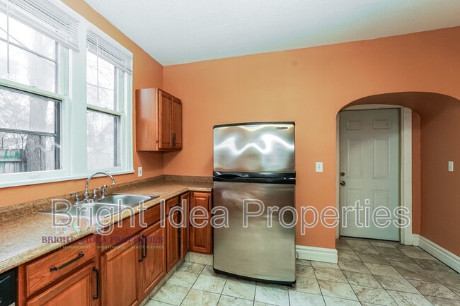 Building Photo - 3322 Clinton Ave