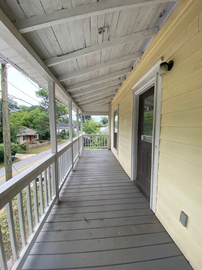 Building Photo - 2 Bedroom House with Fenced Backyard near Downtown Athens - AUGUST 2025