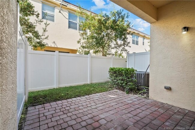 Building Photo - 9512 SW Merlin Ct