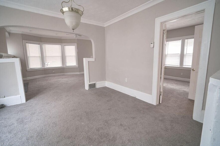 Building Photo - 3652 E 151st St