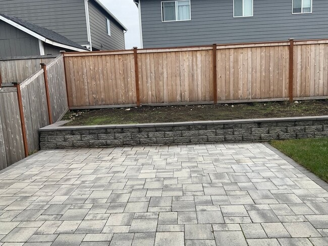 Building Photo - Beautiful 4 Bedroom, 2.5 Bath Home Available November 1st!