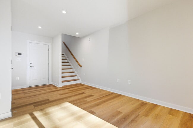 Building Photo - 1017 Venifena Terrace SE