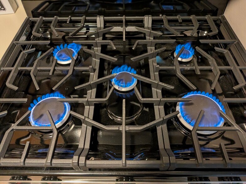 Building Photo - 2163 Hedgerow Rd