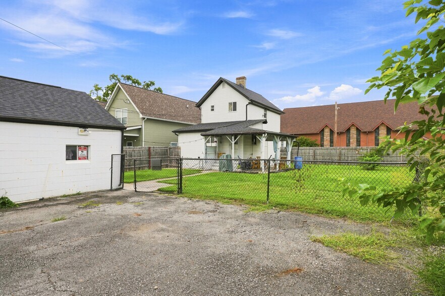Building Photo - 615 Frebis Ave