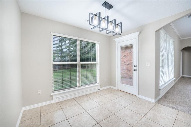 Building Photo - 1536 N Oakhaven Pl