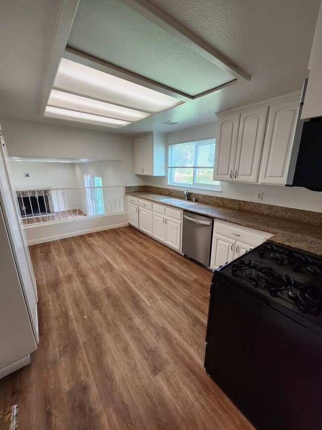 Building Photo - Big backyard with lots of upgrades