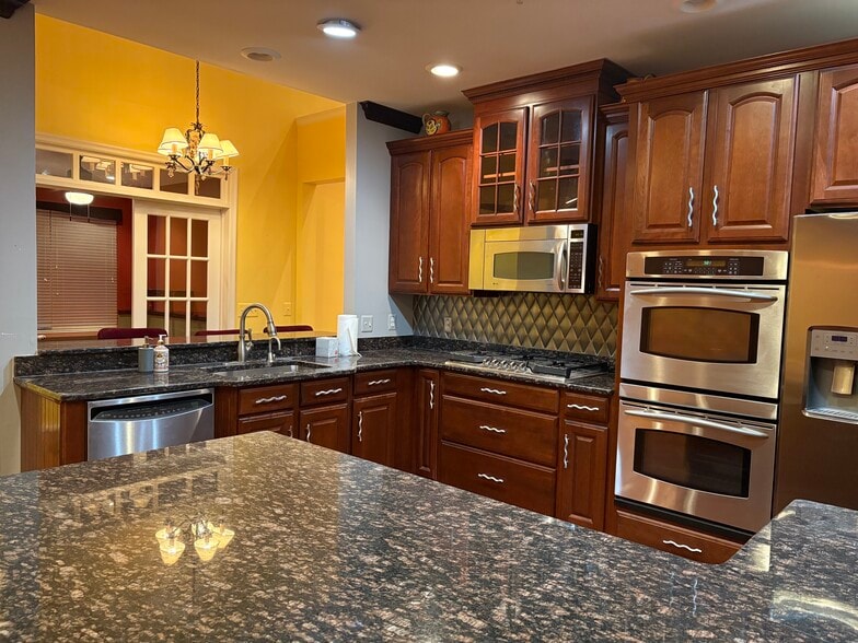 Building Photo - 950 Nathaniel Trl