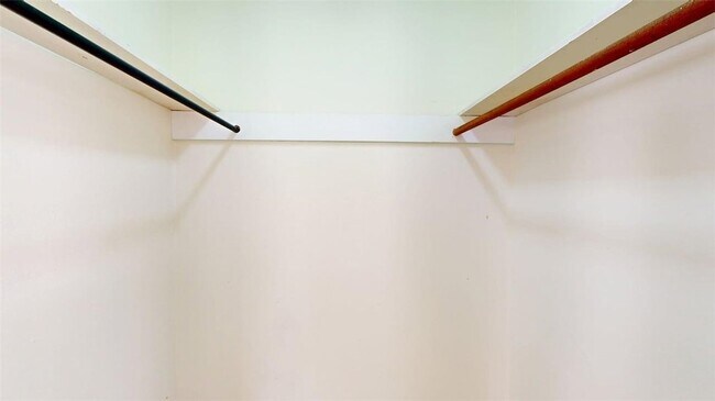 Building Photo - 911 E North Ave