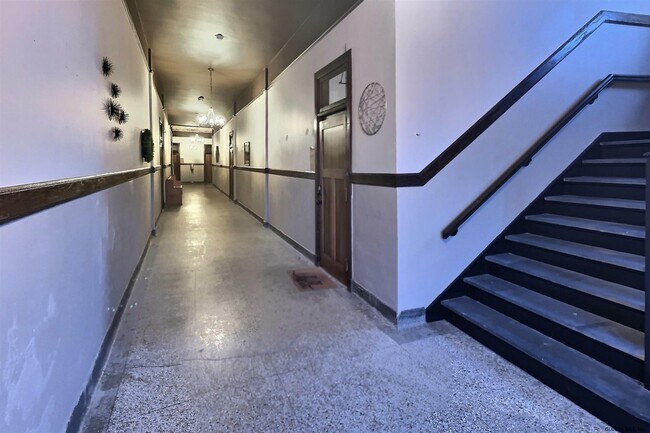 Building Photo - 34 William St