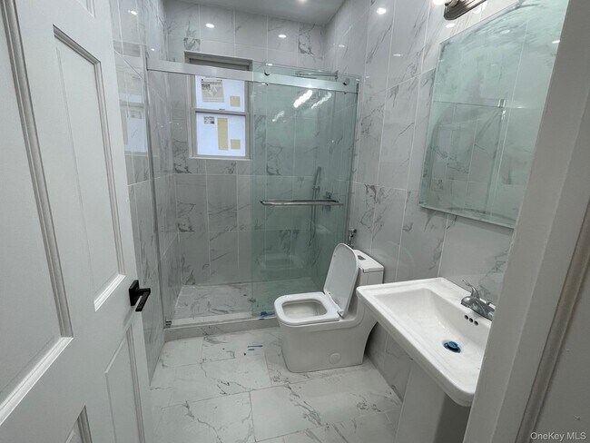 Building Photo - 136 Park Ave