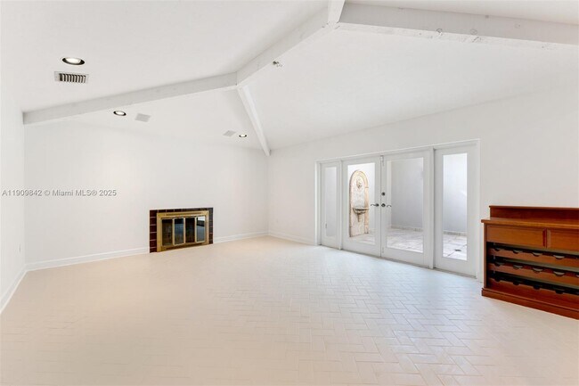 Building Photo - 13032 Mar St