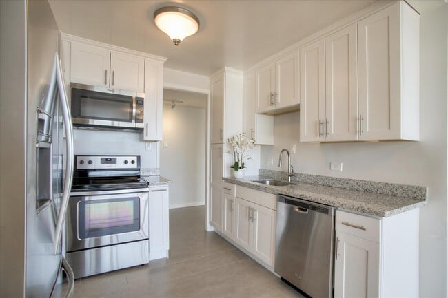 Building Photo - 2200 Pacific Ave