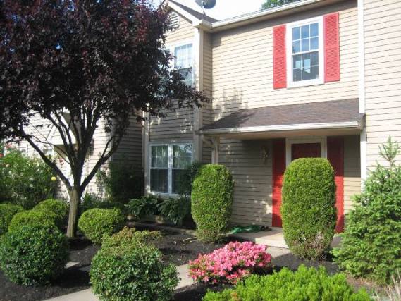 Front - 84 Hunt Dr