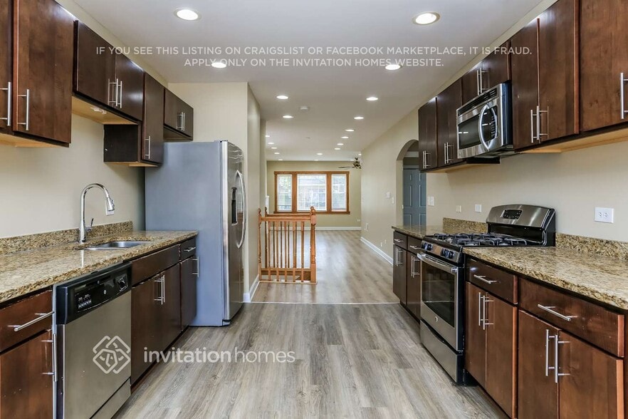 Building Photo - 6209 N Maplewood Ave