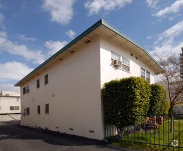 Building Photo - Cumpston Apts