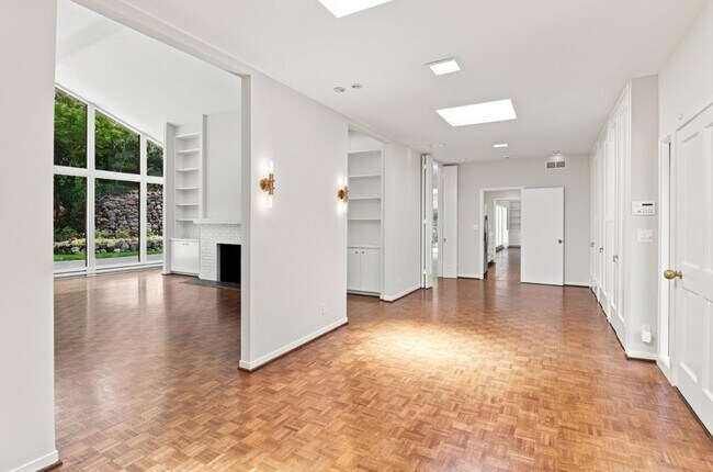 Building Photo - 820 Eucalyptus Ave