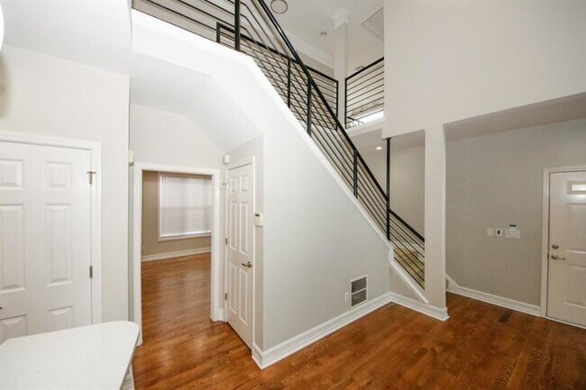 Building Photo - 1354 Brookhaven Village Cir NE