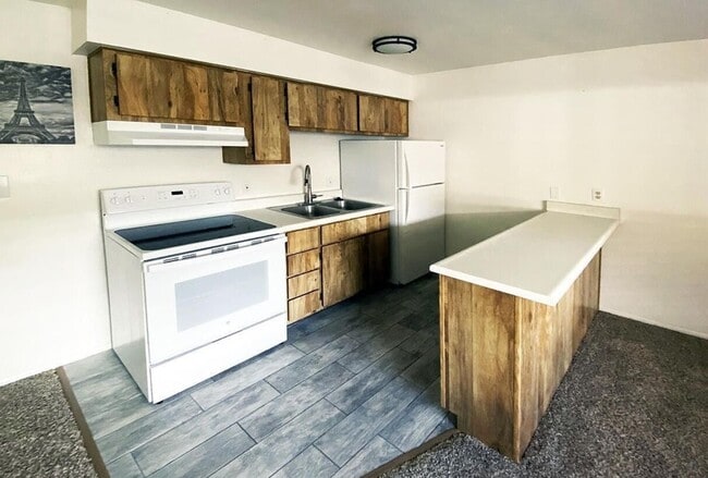 Building Photo - Renovated 1-Bedroom Condo in Gated North P...