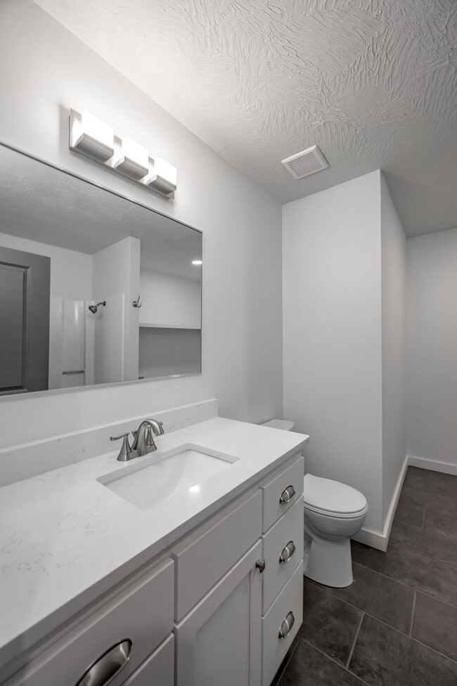 Building Photo - 3348 S Fairway Ave