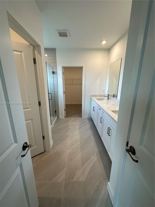 Building Photo - 7262 Lenora Ln