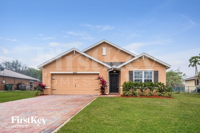 Building Photo - 4406 SW 9th Ave