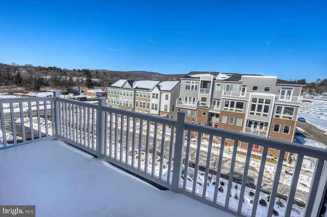 Building Photo - 710 Iron Frg Rd