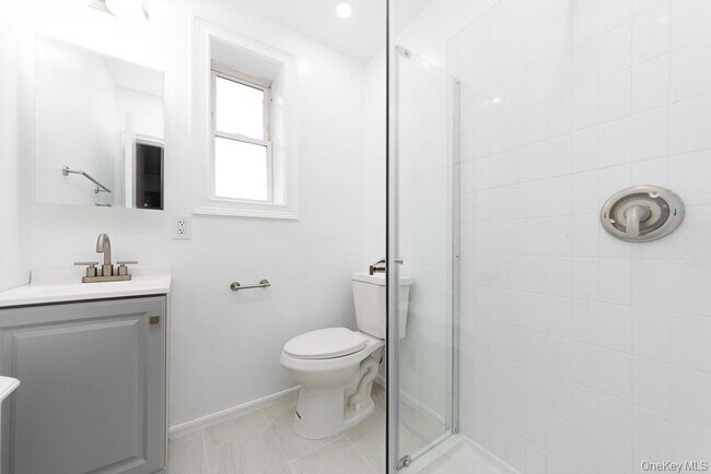 Building Photo - 545 E 93rd St