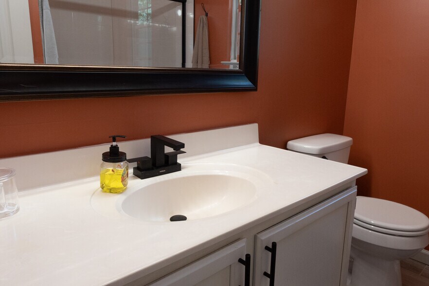 Master bathroom - 3270 Greenwich Ct