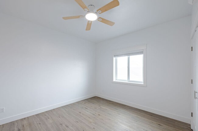 Building Photo - L2422OY