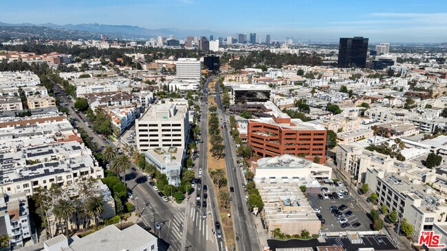 Building Photo - 11789 Montana Ave