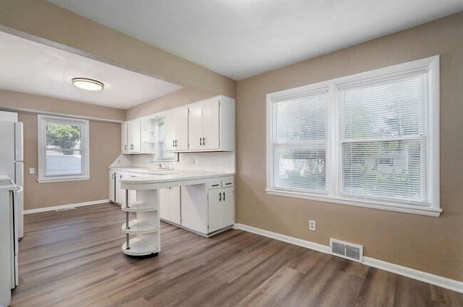 Building Photo - Adorable 3 Bedroom, 1.5 Bathroom House!