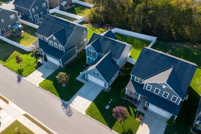 Building Photo - 838 Dean Dr