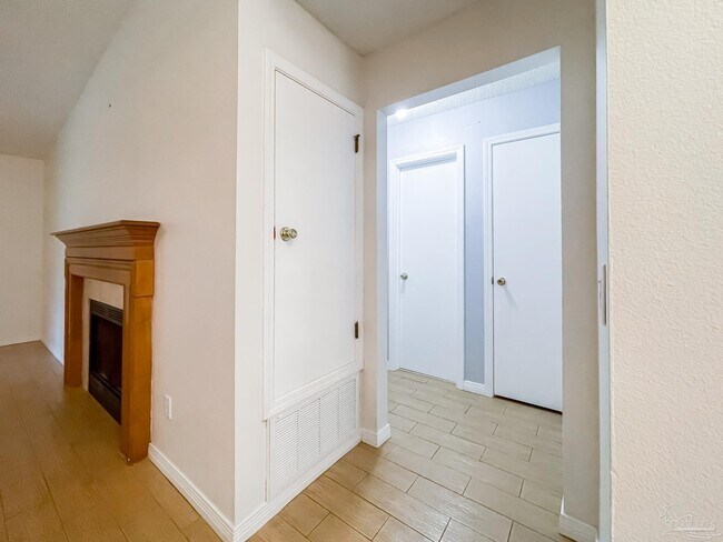 Building Photo - 9049 Bluebay Ln