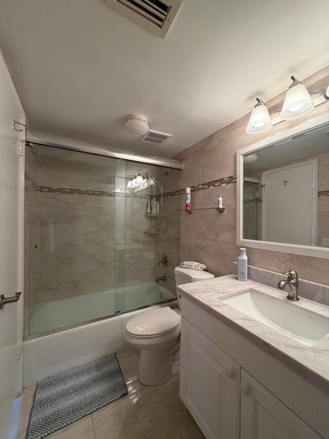 Building Photo - 1160 Hillsboro Mile