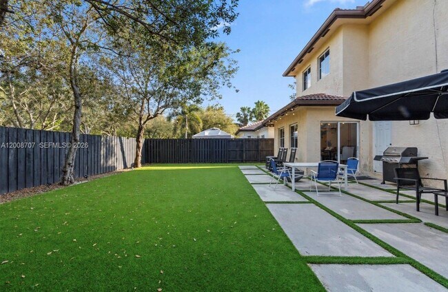 Building Photo - 2609 NE 42nd Ave