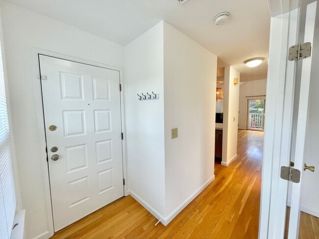 Building Photo - Spacious 3BR/2BA Potrero Hill Townhouse Ho...