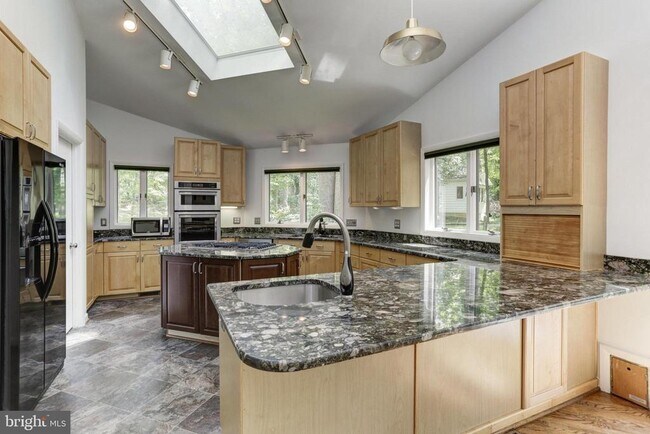 Building Photo - 10373 Currycomb Ct
