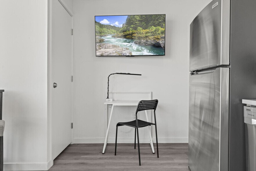 Building Photo - 501 N Perth St