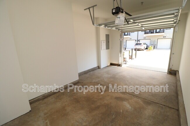 Building Photo - 110 Byrum St