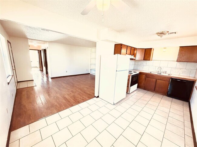 Building Photo - 316 Falcon Ct