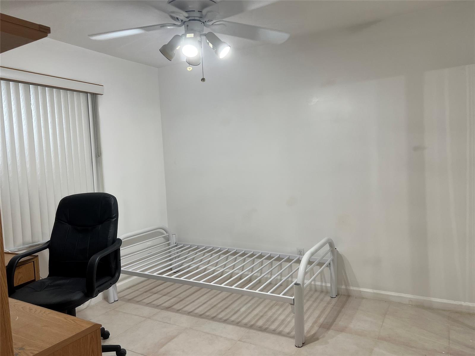 Building Photo - 7400 SW 37th Ct