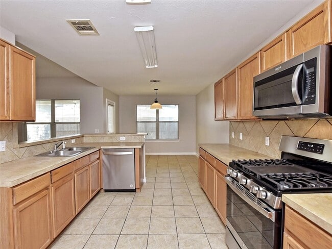 Building Photo - 2300 Amy Lynn Ln