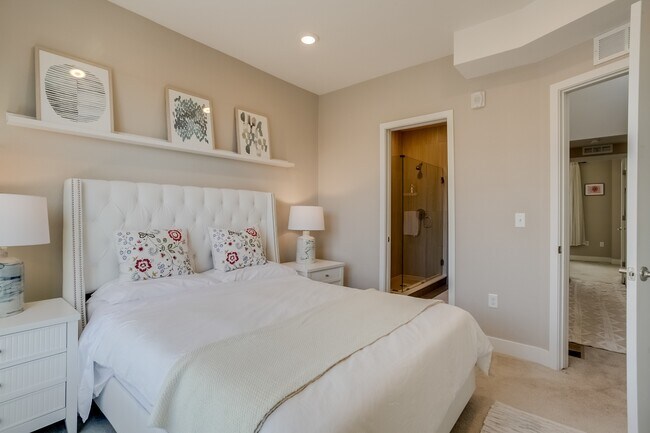 Building Photo - 2426 Welton St