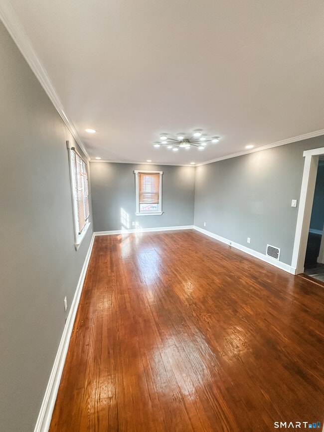 Building Photo - 264 Wilmot Ave