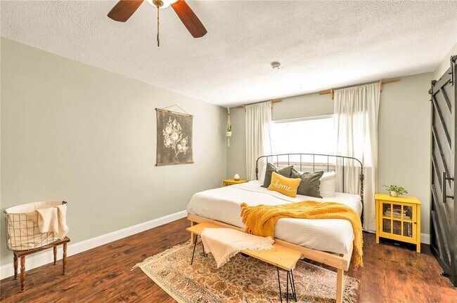 Building Photo - 16084 Stur St